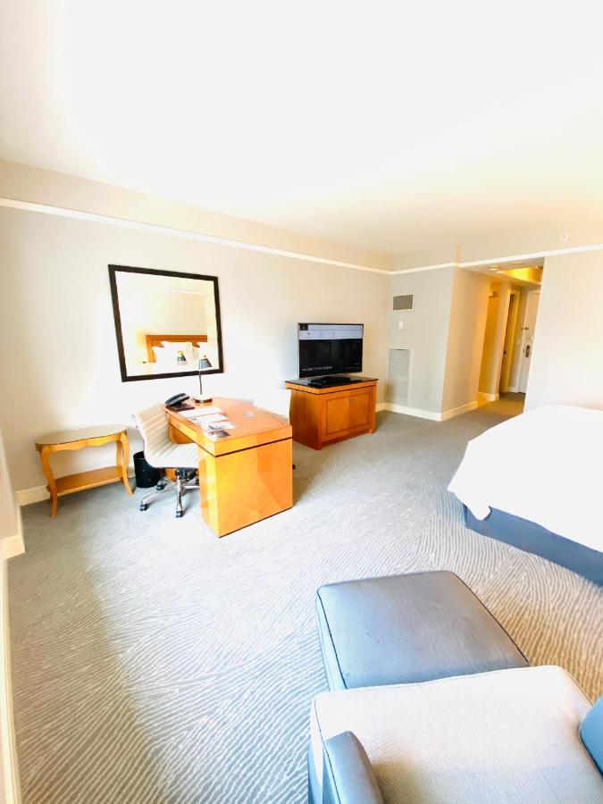 Private Condo Hotel At Four Seasons Brickell Miami Bagian luar foto