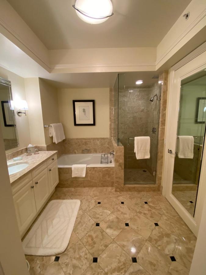 Private Condo Hotel At Four Seasons Brickell Miami Bagian luar foto